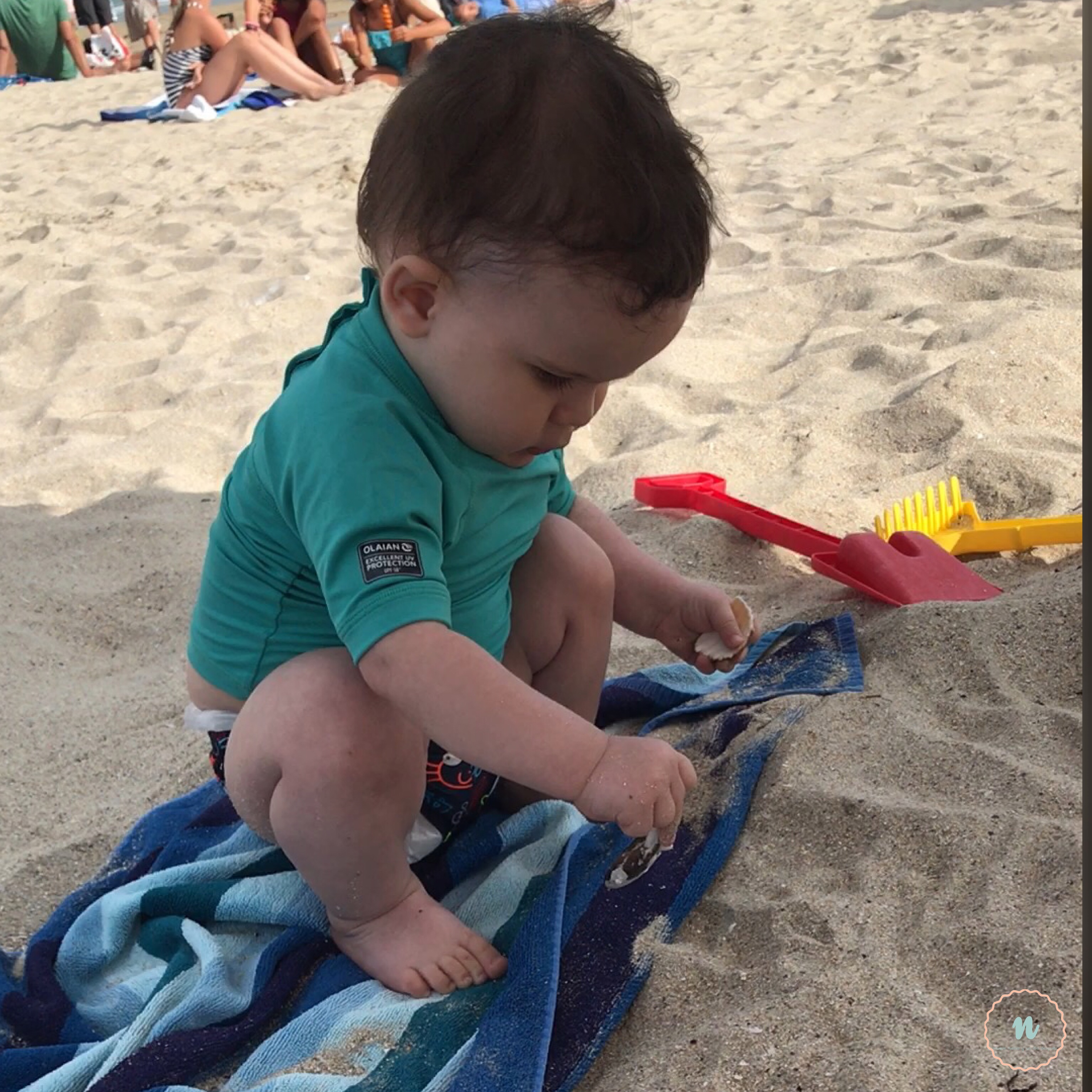 Bebé en la arena 